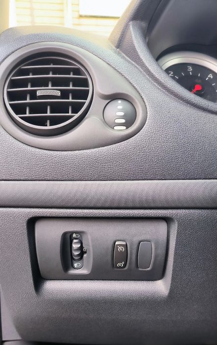 Renault Clio comercial 2008 1.5Cdi
Mês maio