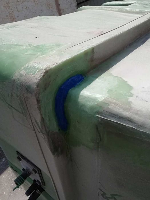 Ремонт пластикових баків, оприскувачів, бензобаків, кришка сівалки