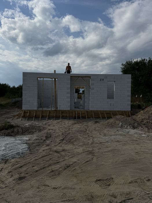 Бригада будівельників,Бомбомховища,фундамент Дах