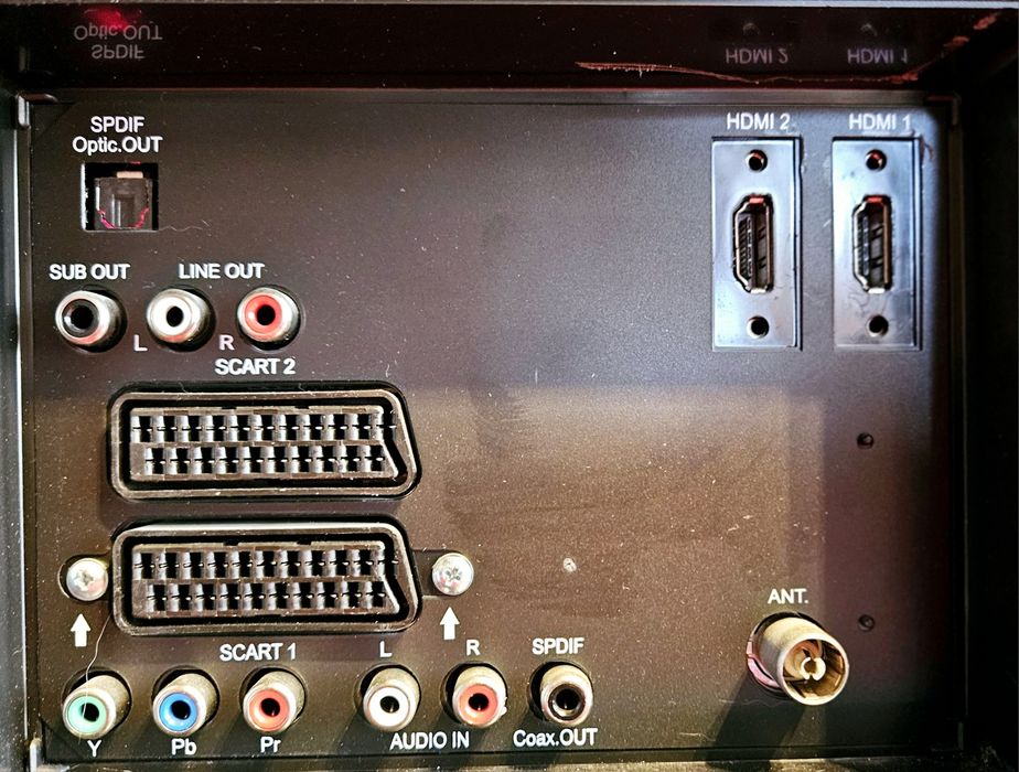 Mały telewizor LCD do starych konsoli do gier