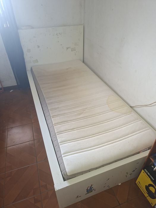 Vendo cama com duas gaventas