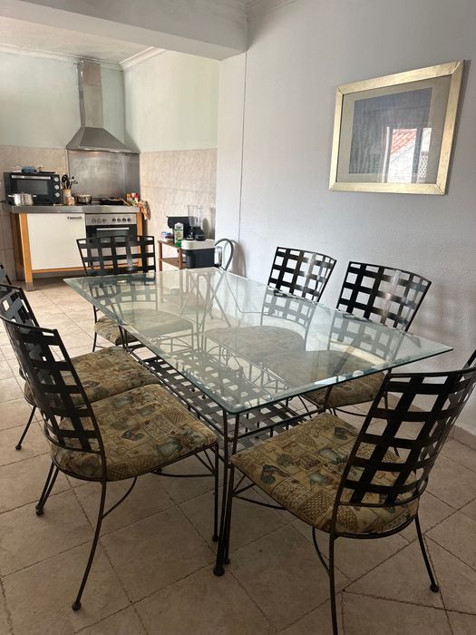 Mesa de vidro + 6 cadeiras bordadas