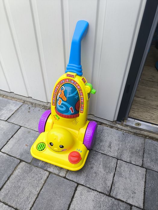 Sprzedam fotelik samochodowy + trzy zabawki