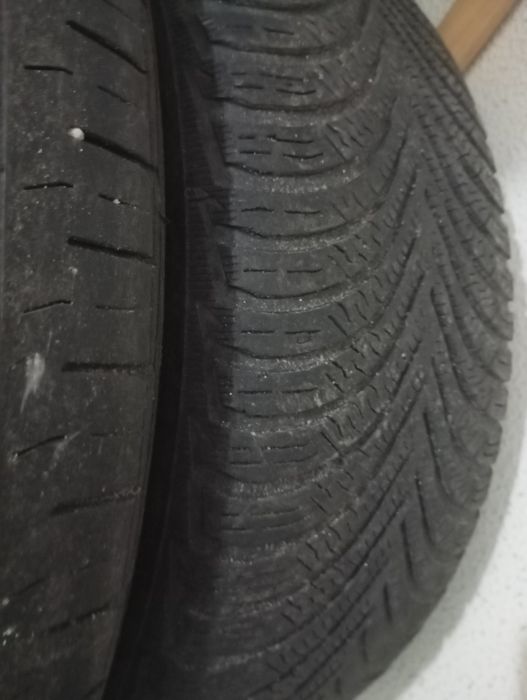 Vendo2  pneus  205 55 r 16  e lampedas led