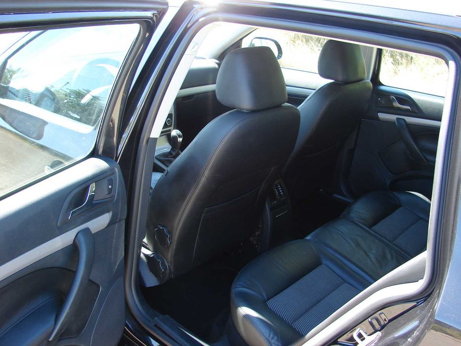 Skoda Octavia 1.8 TSi механика 6-ст 2011 год (максимальная комплектация)
