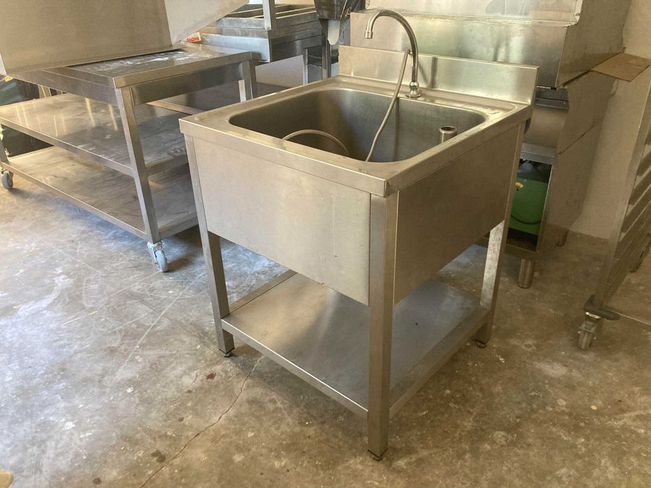 Bancada Lava-mãos Eletrolux c/ Cuba 70x70x85 cm c/ misturadora de pé.