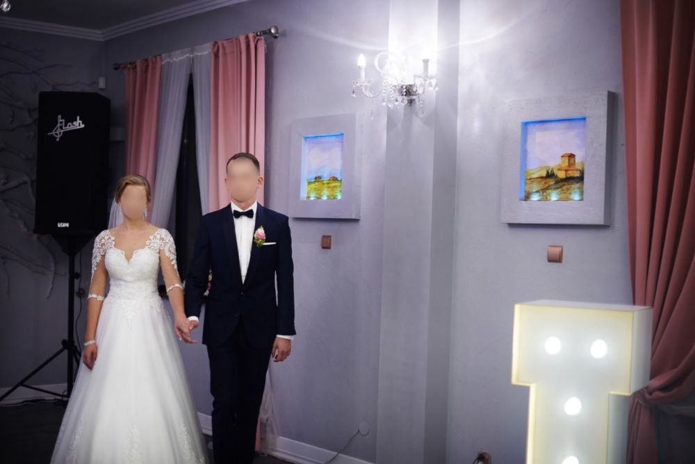 Piękna suknia ślubna z trenem Martin Andre
