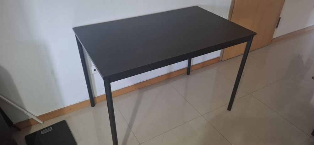 Mesa com 4 cadeiras