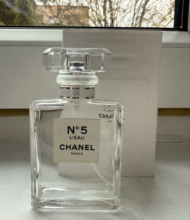 Chanel No 5 L eau pusty flakon