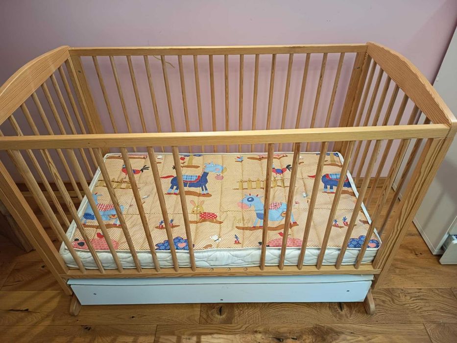 Łóżeczko kołyska z materacem