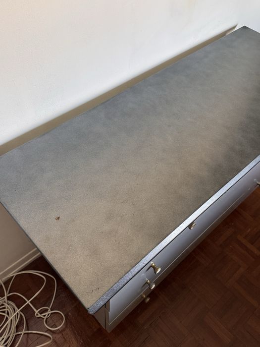 Cómoda e mesas de cabeceira