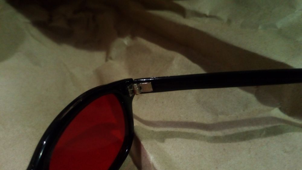 Очки с красными стеклами