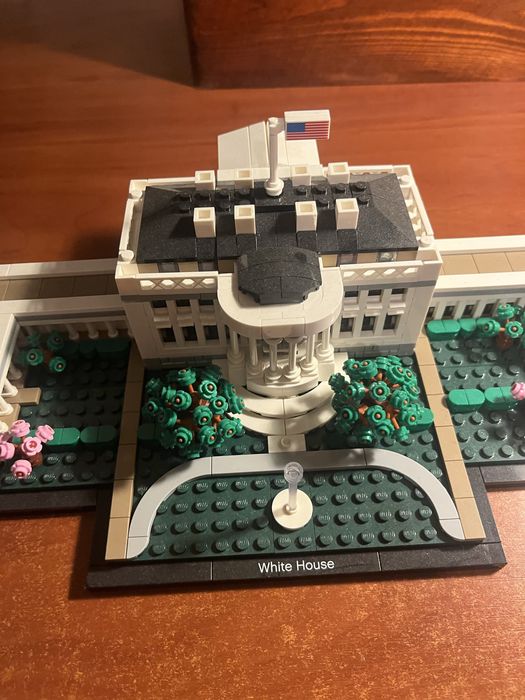 Lego Architecture 21054 bialy dom