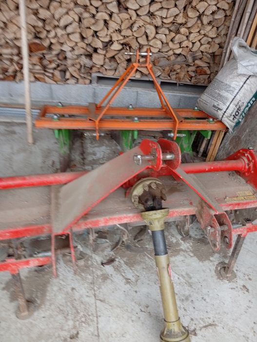 Trator usado com alfaias