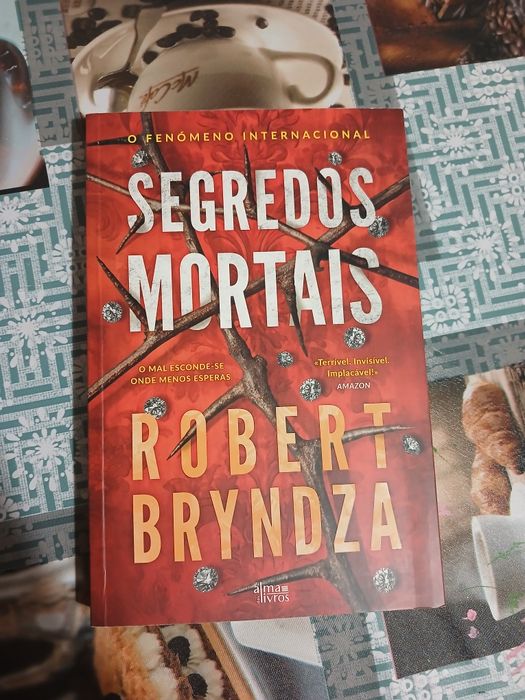 Livro Robert Bryndza " Segredos Mortais"