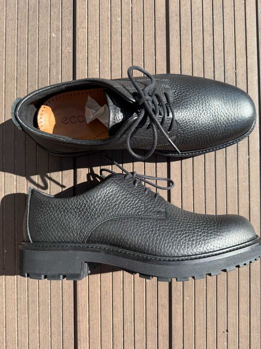 Sapatos ECCO Derby em Pele Preta – Como Novos – EU 43