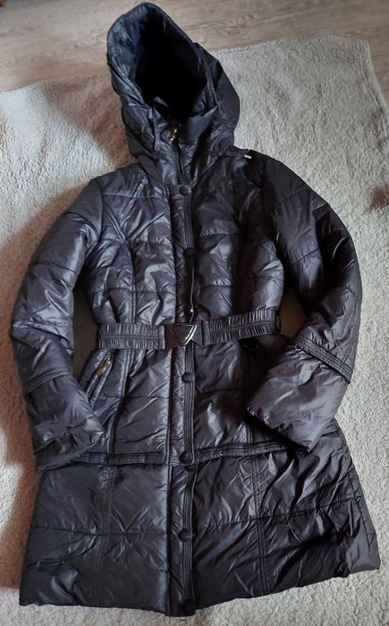 Zimowa kurtka z kapturem z odpinanym dołem