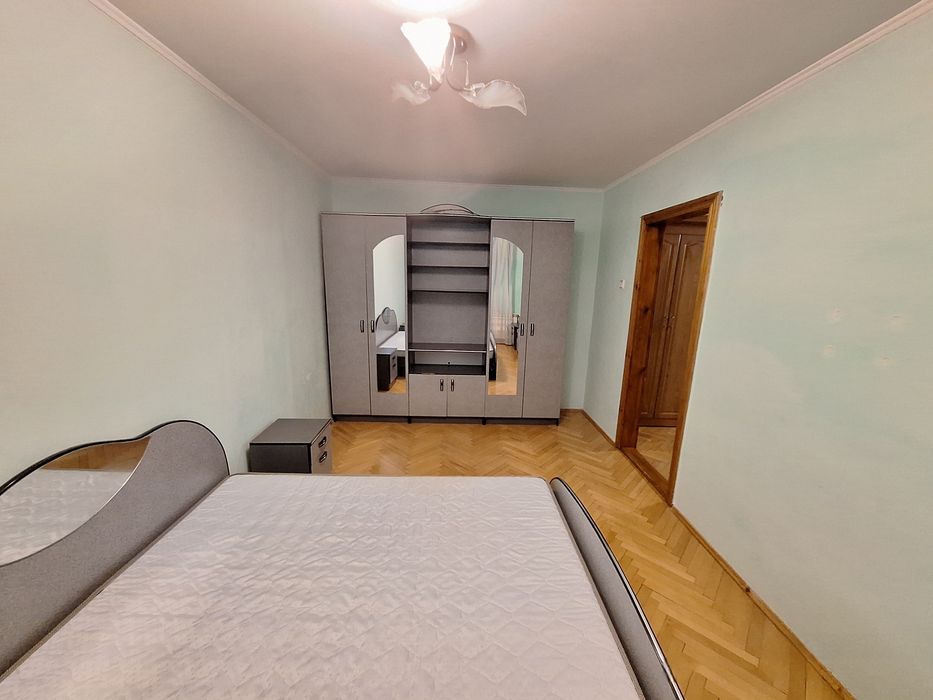 2 кімнатна квартира в Пасічній пл.68.5 кв.м з і/опаленням