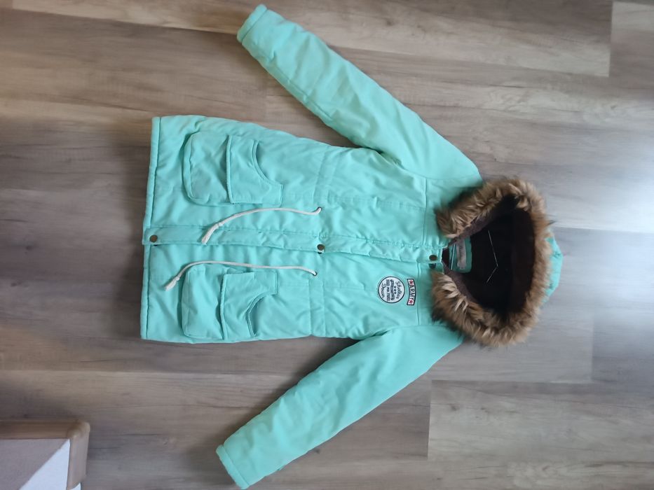 Куртка на дівчинку