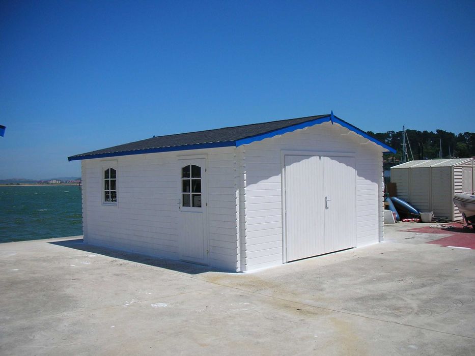 GARAGEM DE MADEIRA PRE-FABRICADO (3 tamanhos diferentes)