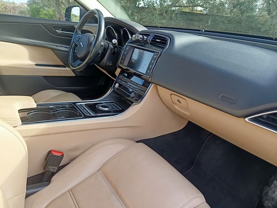 Jaguar XE - ano de 2016