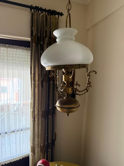 Candeeiro Vintage em Latão com Globo Opalino
