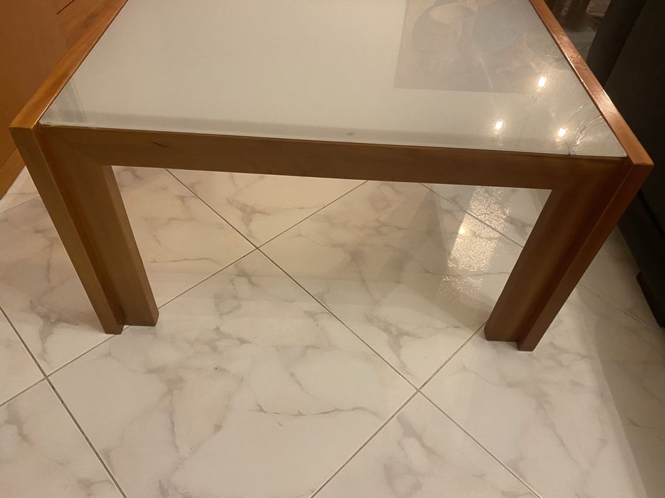 Mesa em cerejeira e vidro para sala