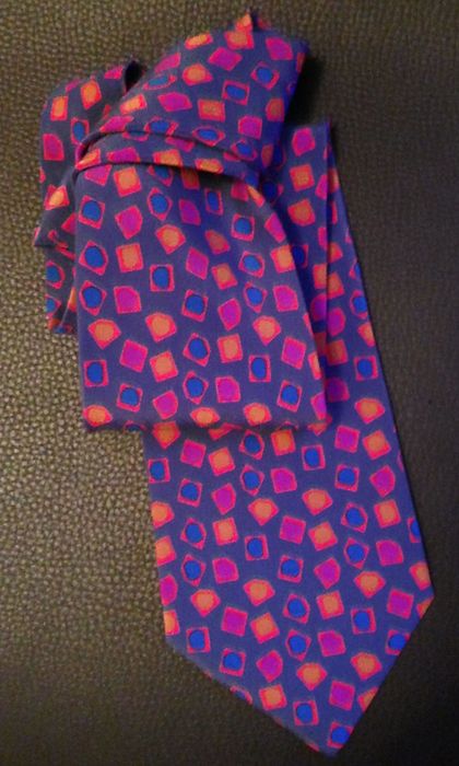 Gravatas novas de seda