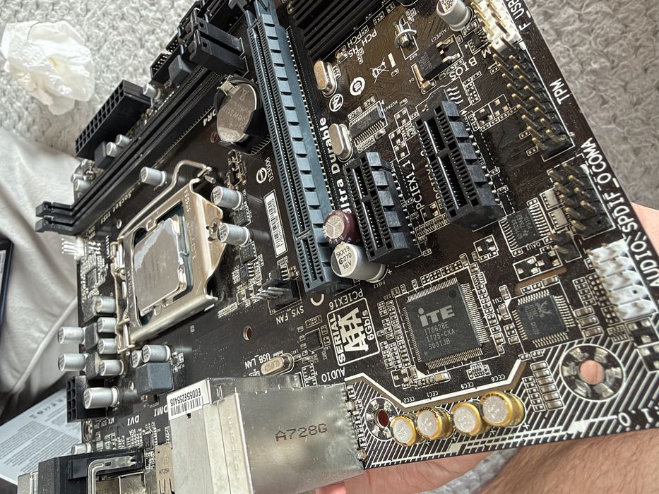 Płyta główna Gigabyte i procesor