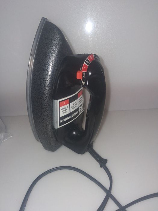 Antigo Ferro de Passar a Seco Black and Decker