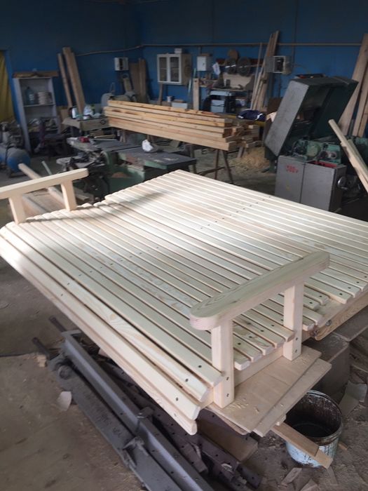 Садовая мебель. Деревянные заборы, изделия из дерева.