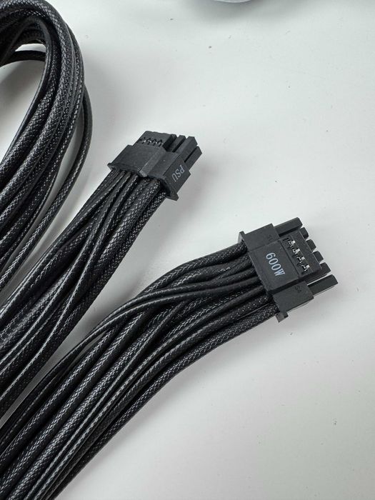 Kabel do zasilacza 12-pin → 12-pin PCIe / PSU – biały / czarny