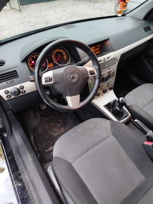 Opel Astra h 1.7cdti  cena 9000zl bez rdzy nowe świece