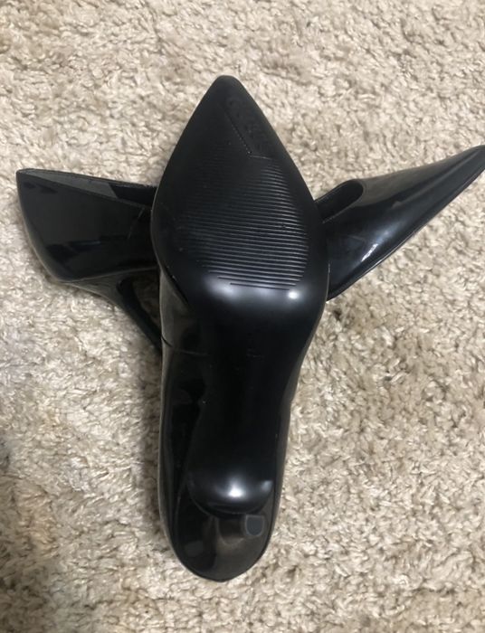 Продам жіночі туфлі GUESS