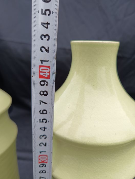 Zielone wysokie  wazony