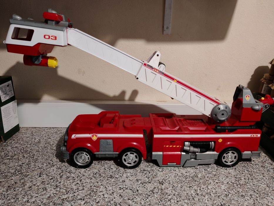 Caminhão de Bombeiros "Ultimate Rescue" do Marshal