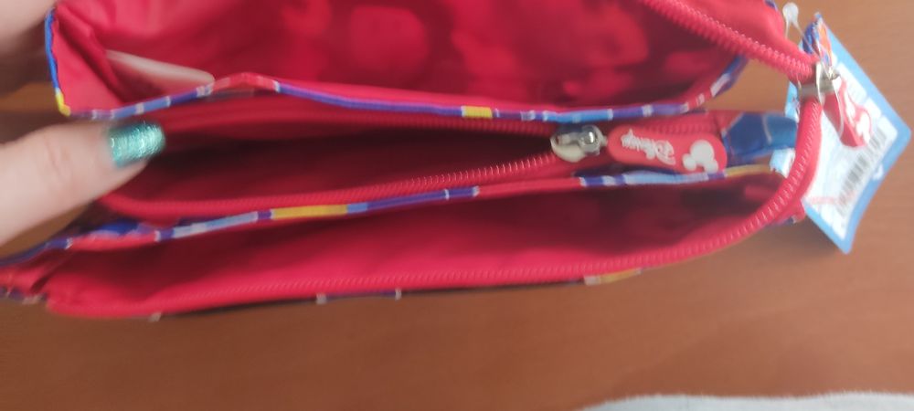 Estojos novos com fecho duplo