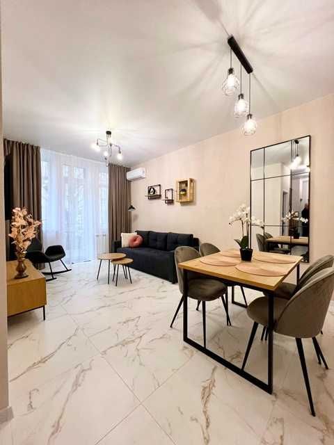 New! 3 кімнатна в Центрі!Подобово