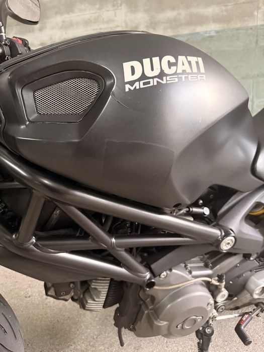 Ducati monster 696