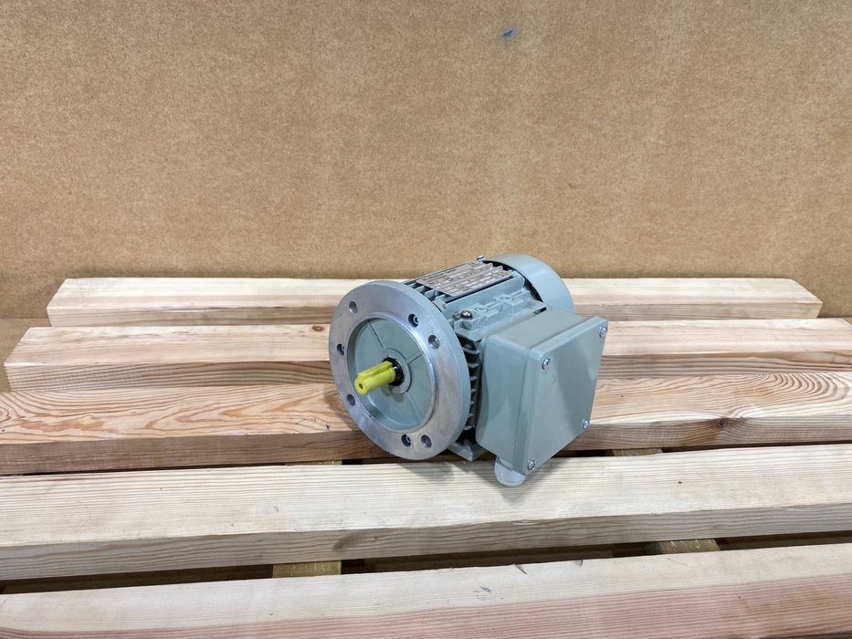 silnik elektryczny 0,18kW 2720obr. 3fazowy 63B35