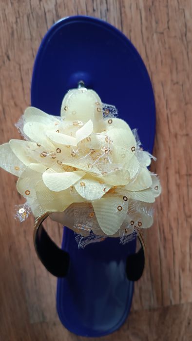 Śliczne klapki z kwiatkiem