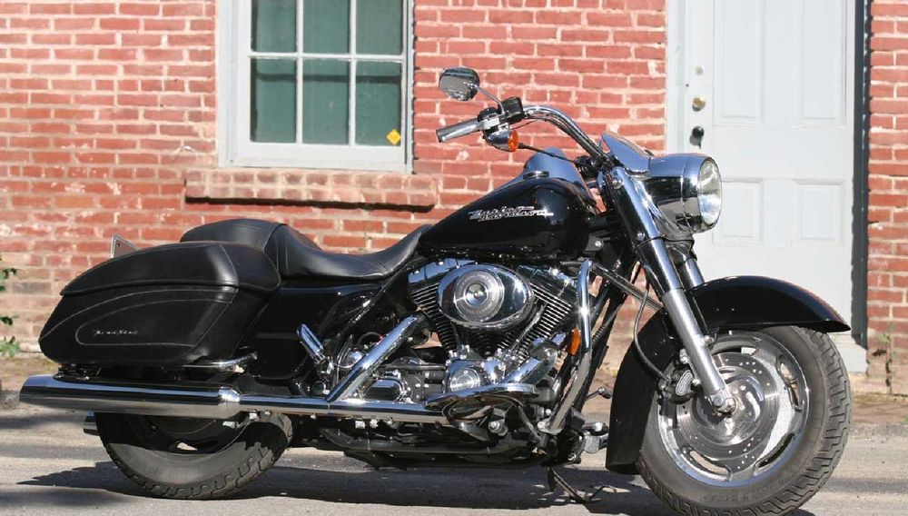 Harley-Davidson Touring Road King Czarna Perła Wśród Królów Szosy