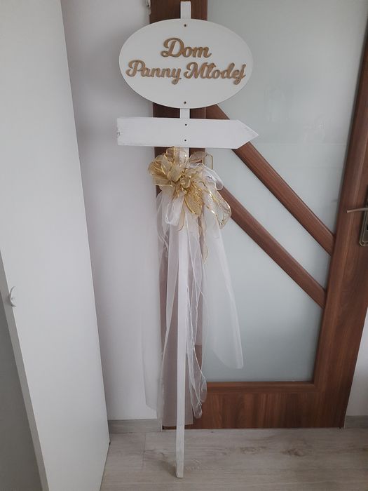 Drogowskaz znak weselny, Dom Panny Młodej, strzałka, biała