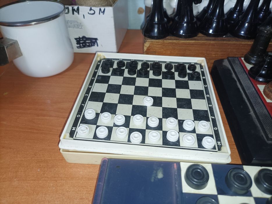 Шахмати шашки  СССР деревяні пластмасові