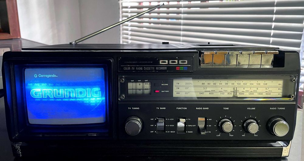 TV Portátil / Rádio Vintage Broksonic CCIRT-3645 - Totalmente Restaurado / Retro CRT