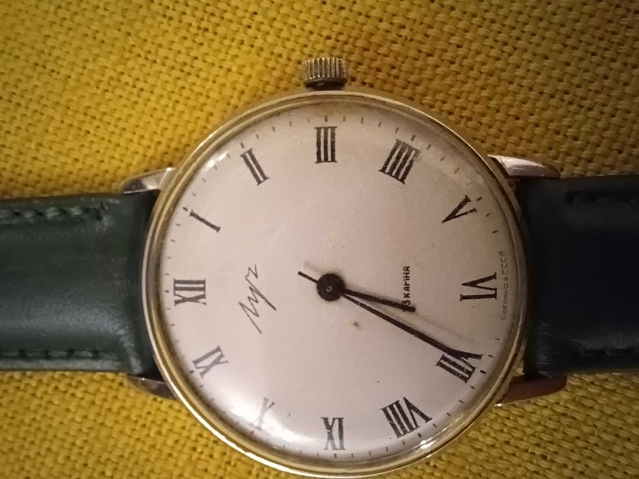 Lucz. Elegancki zegarek z biala tarcza