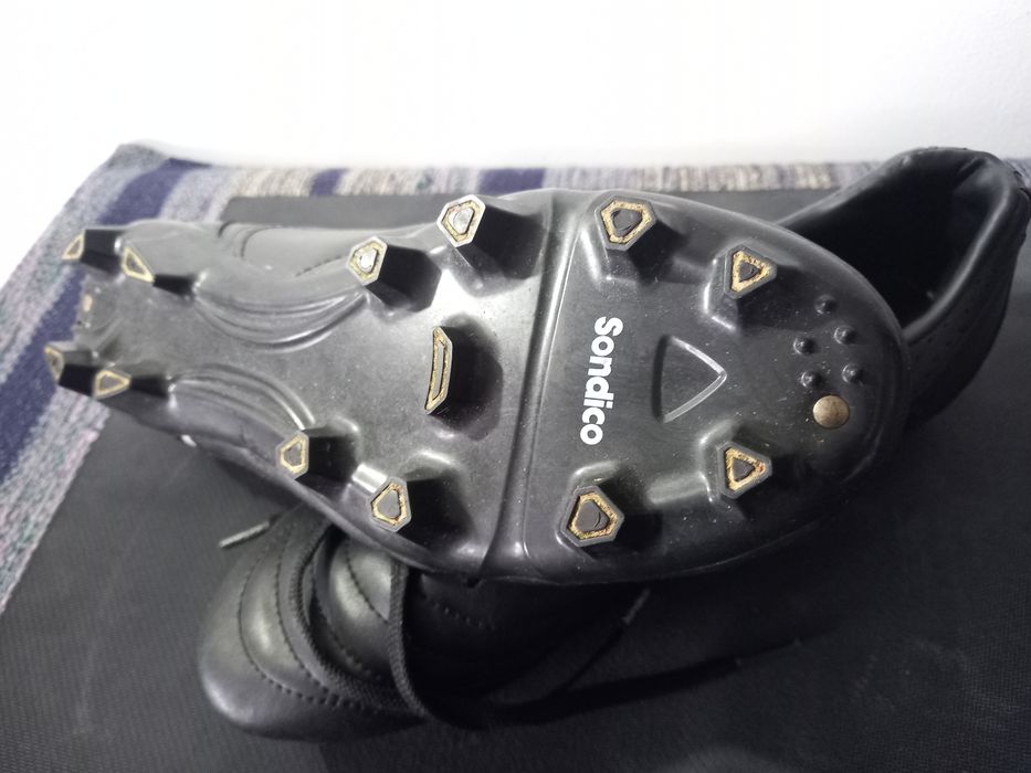 Chuteiras Sondico Strike