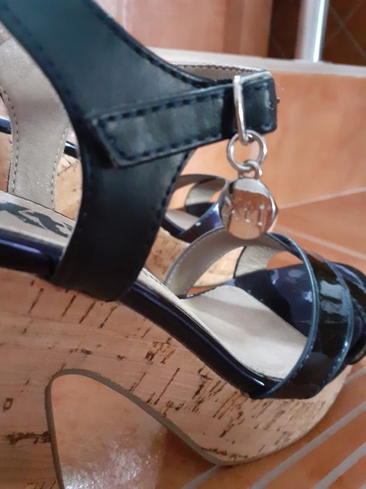 Sandália salto alto