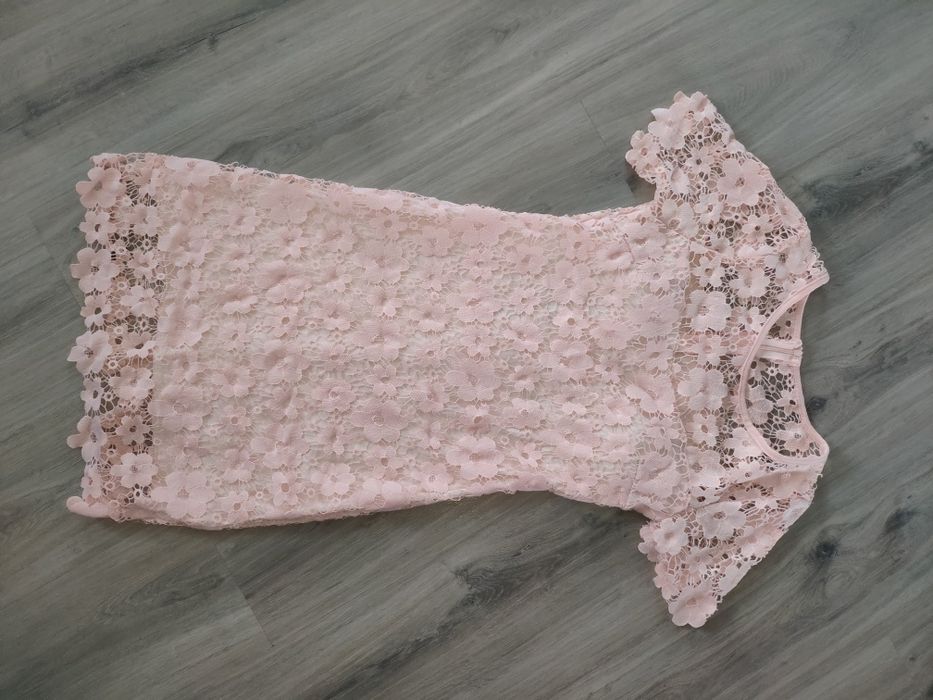 Sukienka ażurowa koronkowa pudrowa