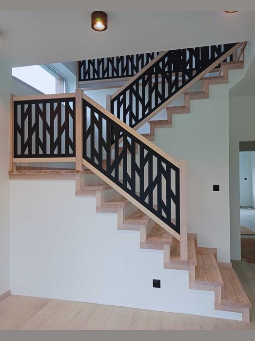 Schody drewniane z litego drewna